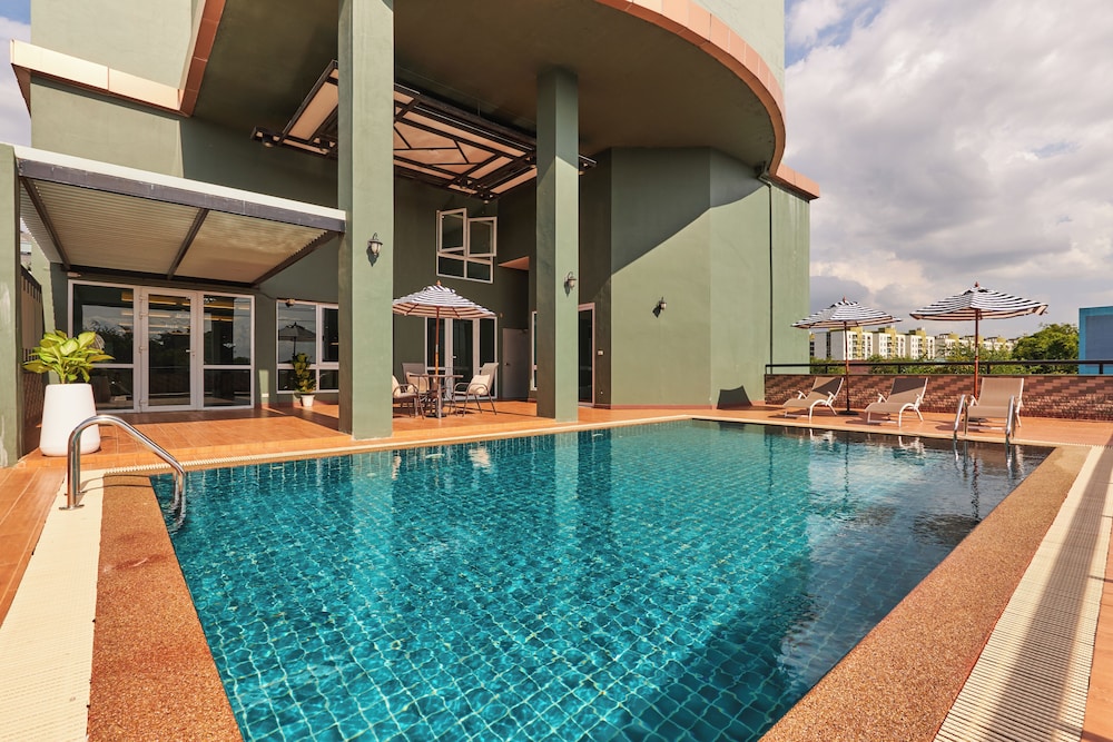 NJOY Prestige Grand Hotel Don Mueang 66/70