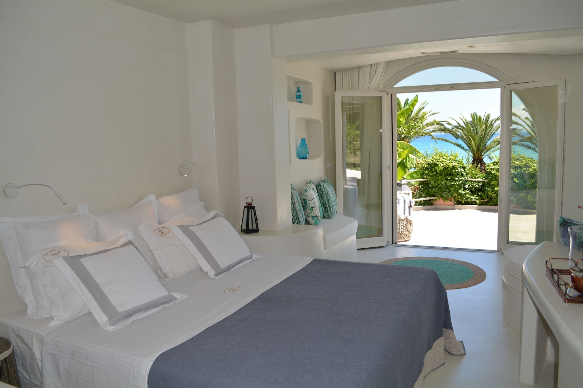 Executive, Suite, King Bed, Beach Front, Sofa