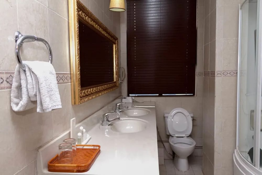 Golden Tulip Owu Crown Ibadan 45/45