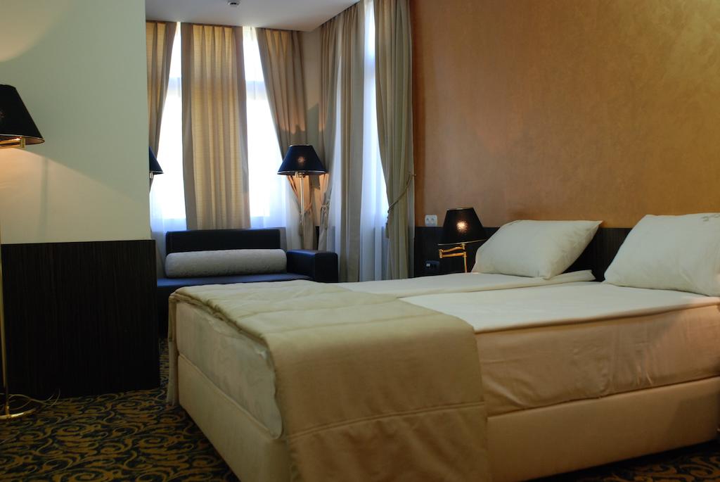 SINGLE SUPERIOR ROOM