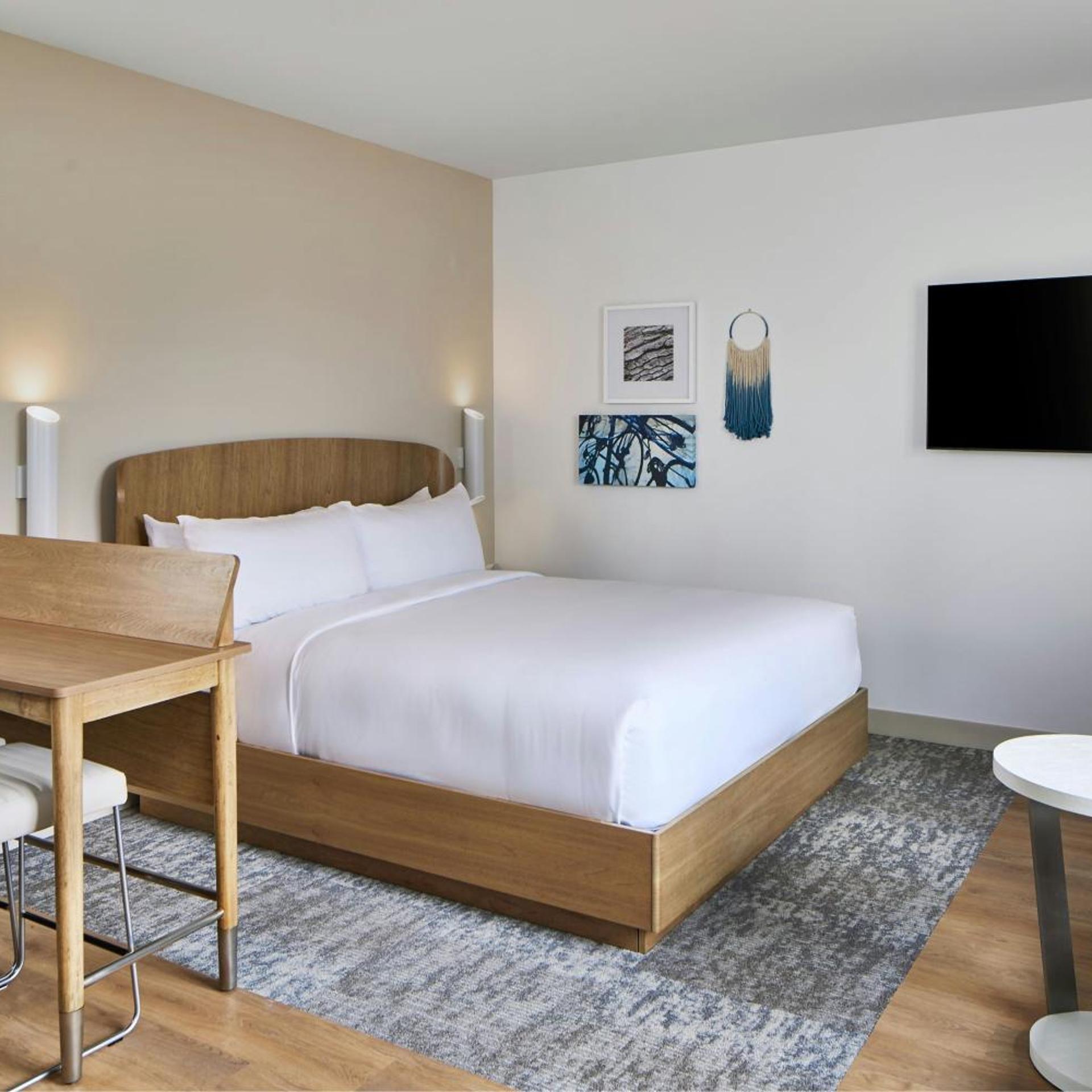 Studio, King Bed