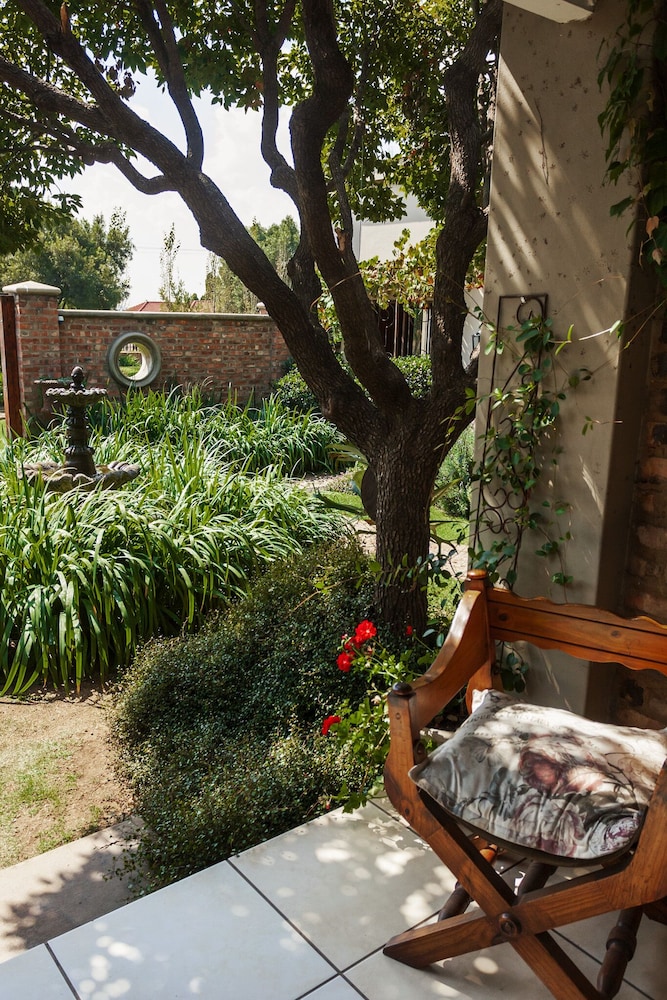 Town And Country Guest House 43/50
