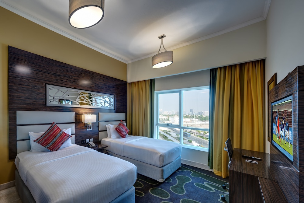 DELUXE, TWIN BEDS