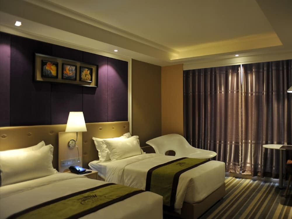 The Bazaar Hotel Bangkok 38/77