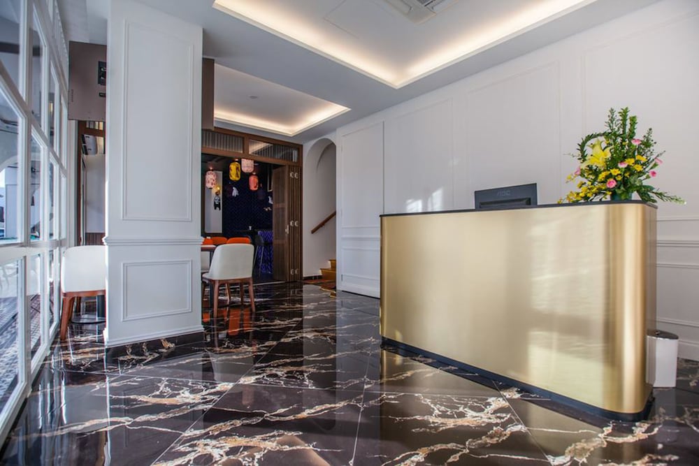 White Mansion Hotel 6/50