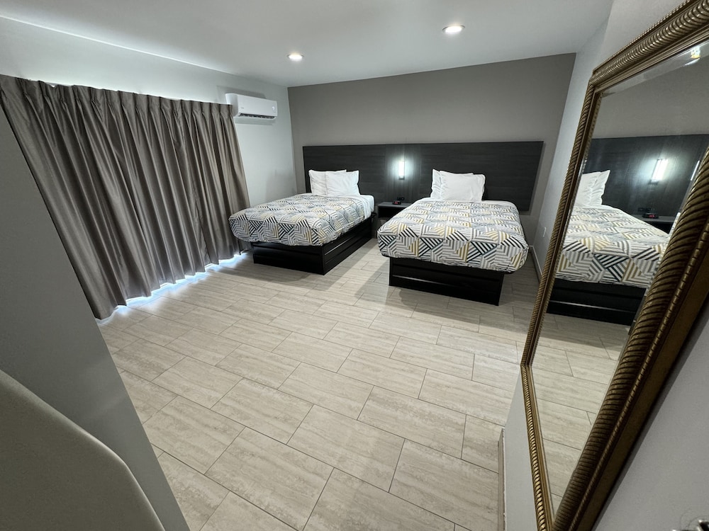 Studio6 Englewood, FL 25/61