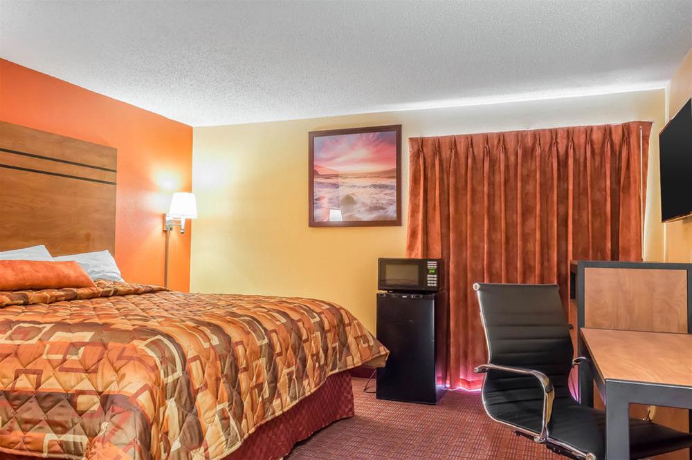 Econo Lodge Vineland 6/20