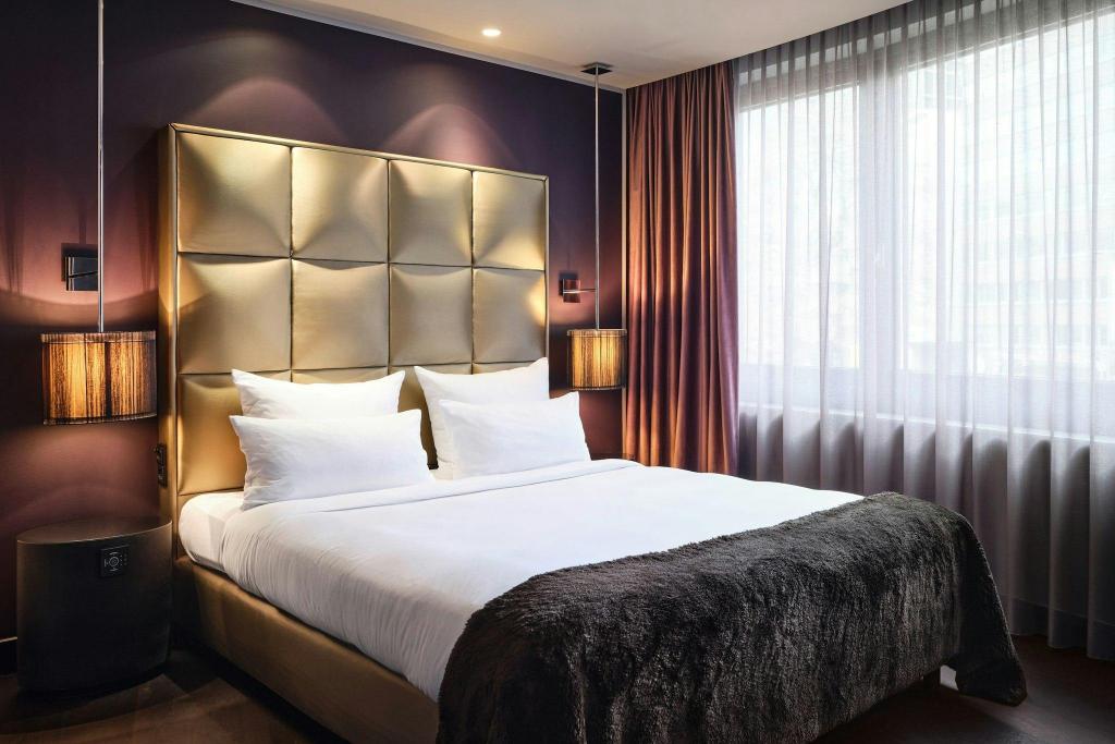Superior, Suite, King Bed, Skyline View