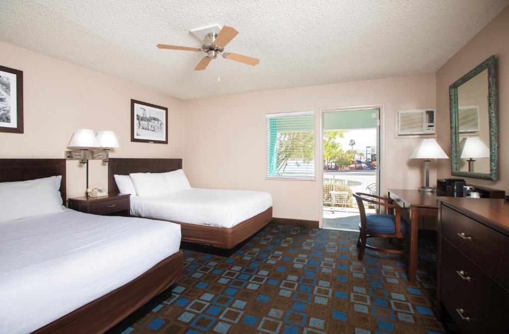 Bay, 2 Queen Beds, Beach Floor