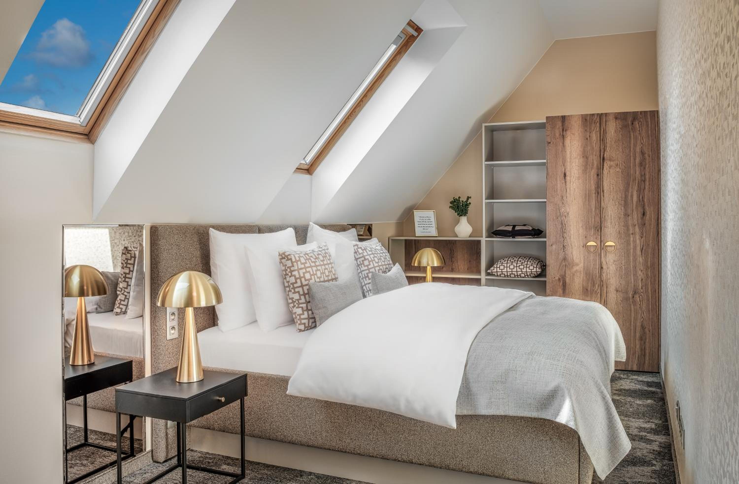 Suite, 2 King Beds, Attic