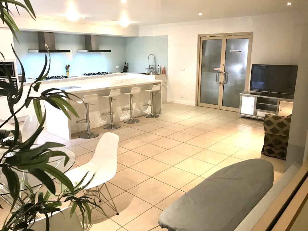 Cityview Studio Accommodation 12/61