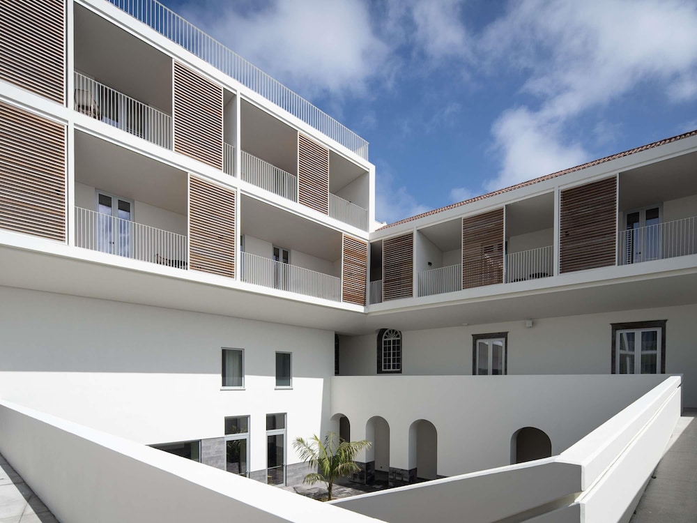 Mercure Ponta Delgada Azores 1/50