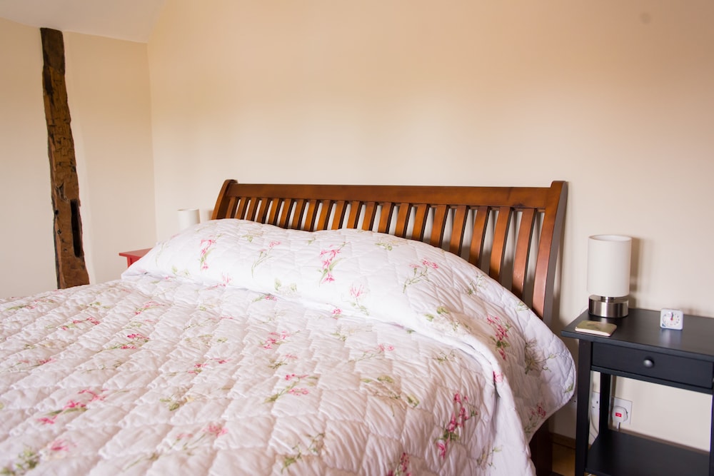 Superior, King Bed, Private Bathroom