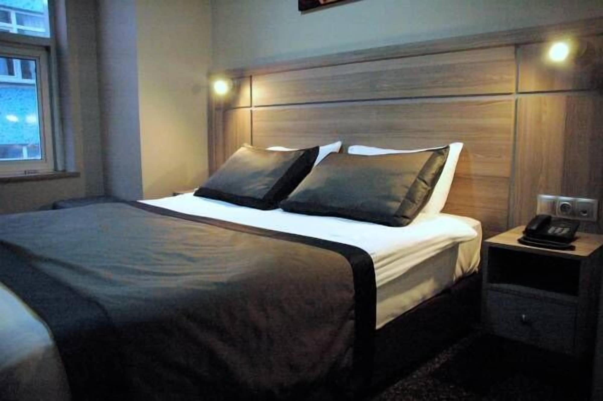 STANDARD, DOUBLE OR TWIN BED
