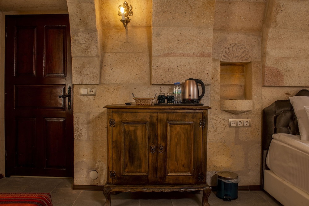 Cave Art Hotel 5/50