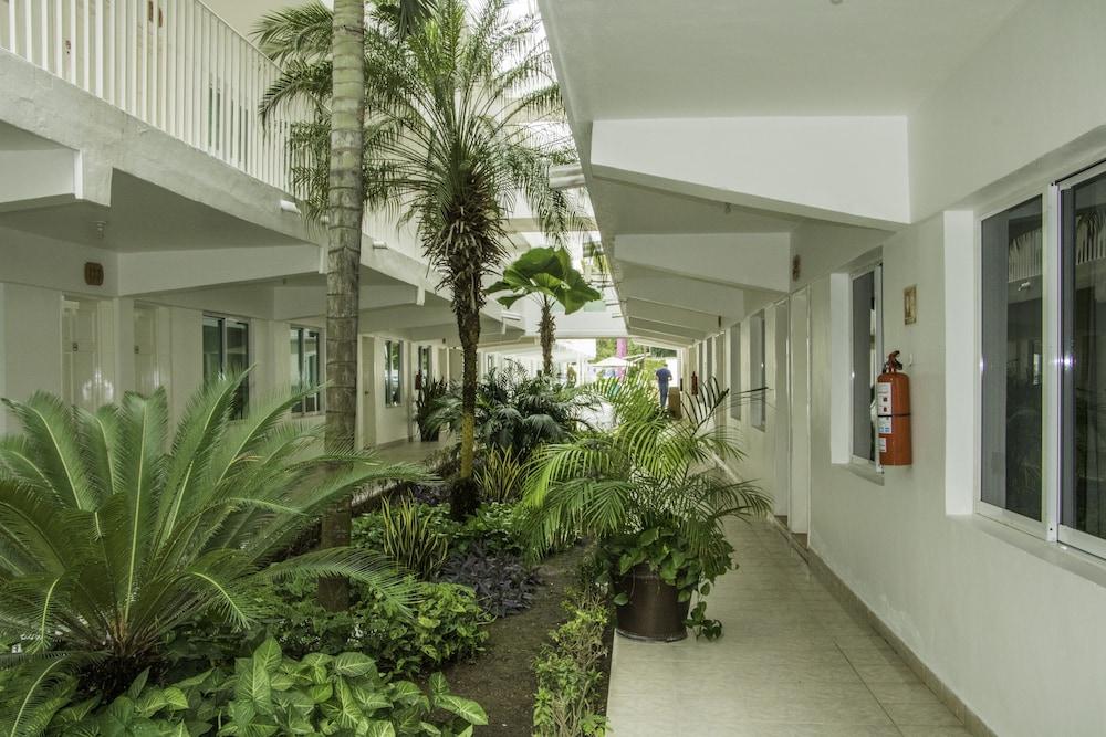 Hotel Casa Blanca 43/50