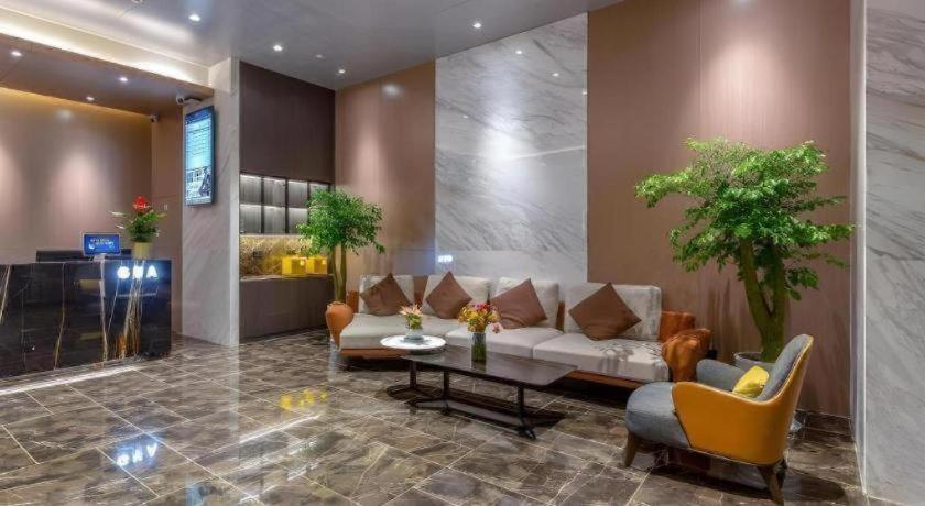 GYA Kunming Zijin Center Xiaodong Village Metro Station Hotel 28/38