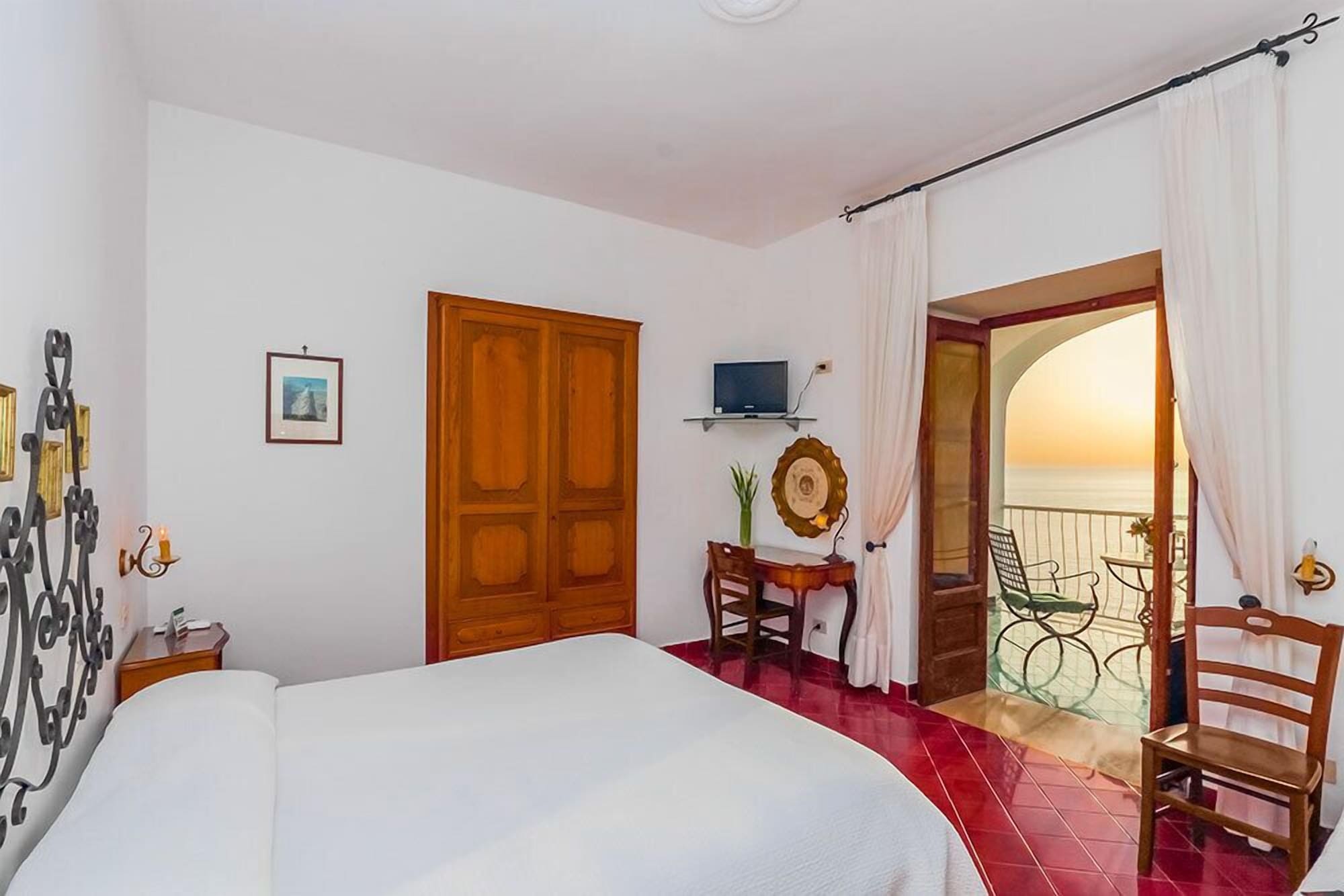 SUPERIOR, DOUBLE BED, SEA VIEW, BALCONY