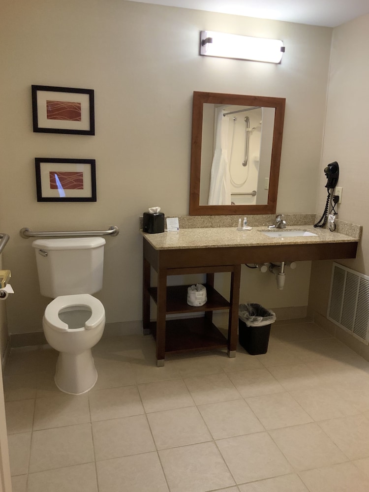 Comfort Inn And Suites West Chester 36/41