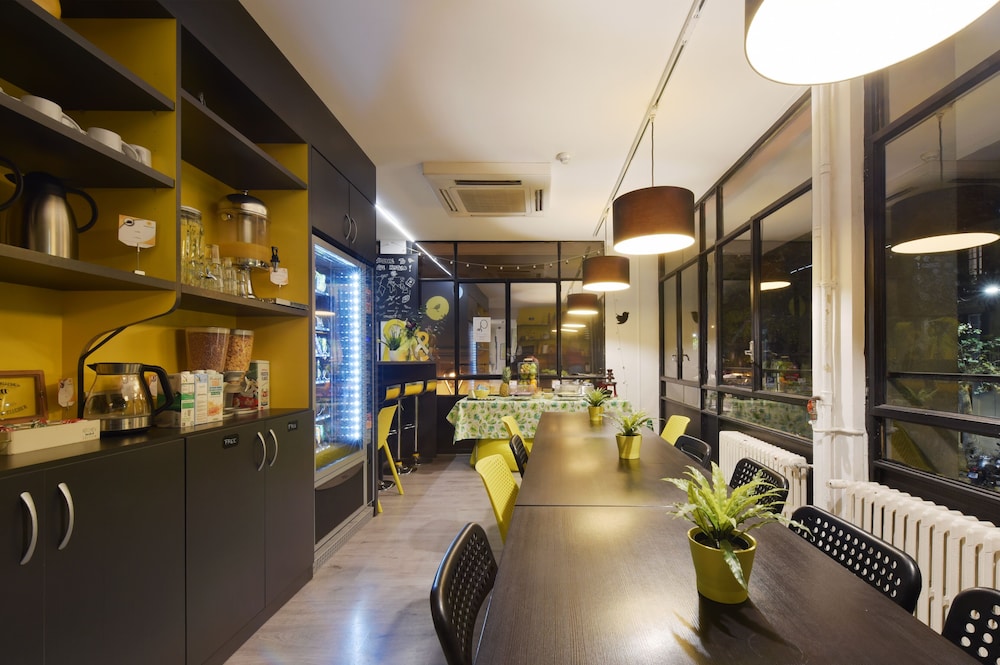 Free Hostels Barcelona 62/71