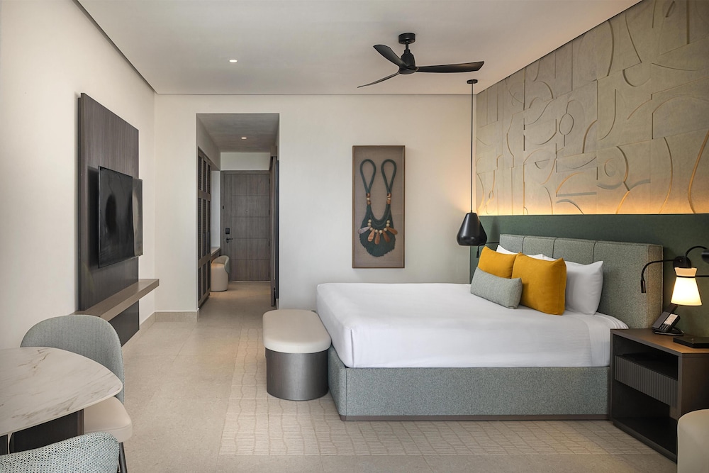 1 Bedroom, Azure, Club, Deluxe, Suite, King Bed, Ocean View