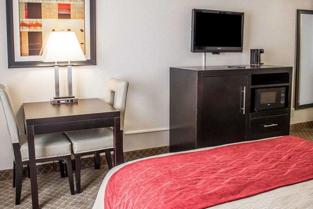 Howard Johnson by Wyndham Columbus State Fairgrounds I-71 12/44