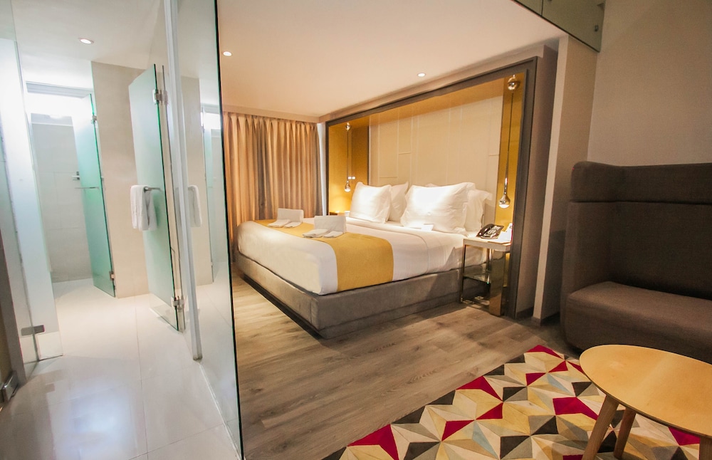 Hotel Xyz 8/49