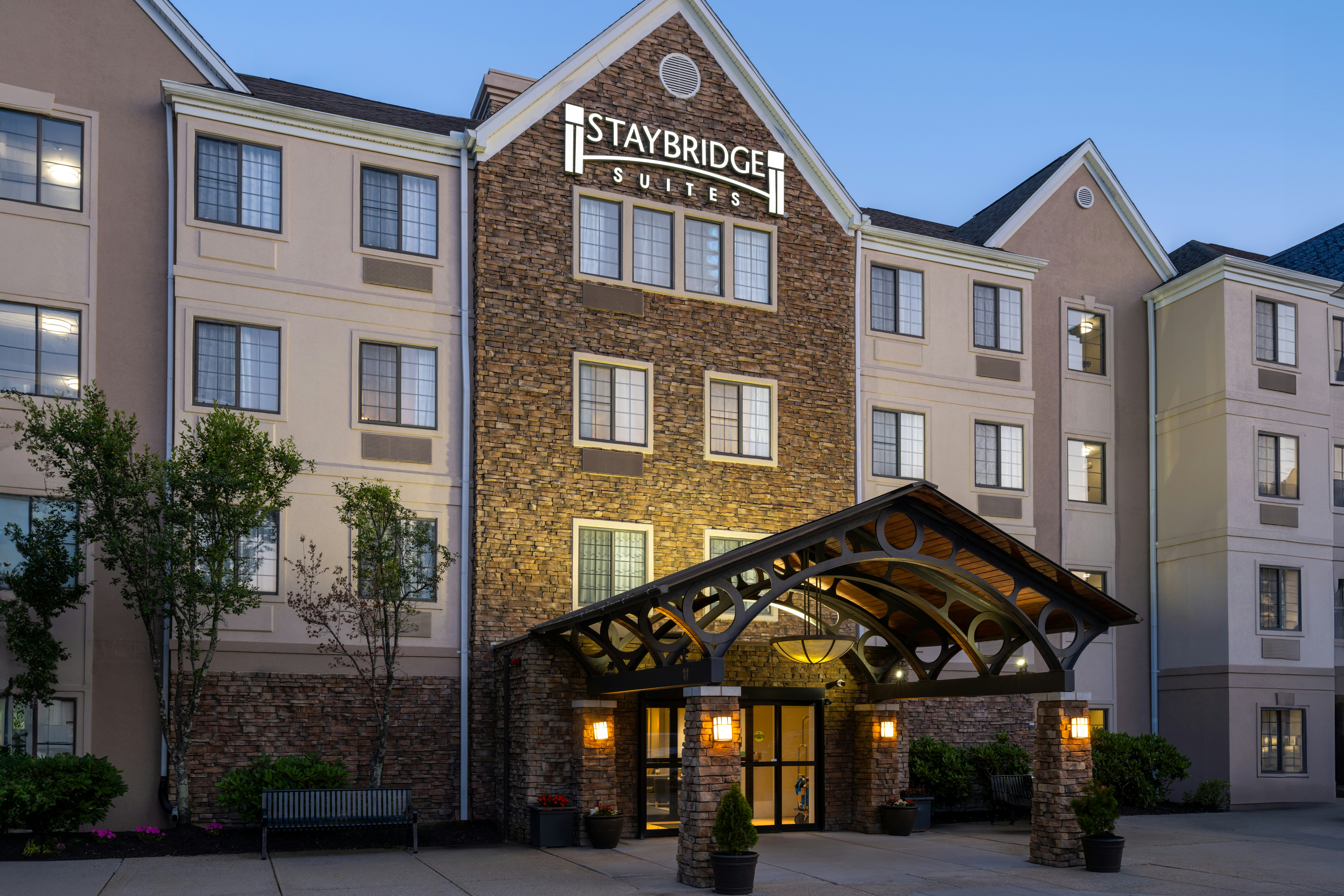 Staybridge Suites Burlington - Boston 56/67