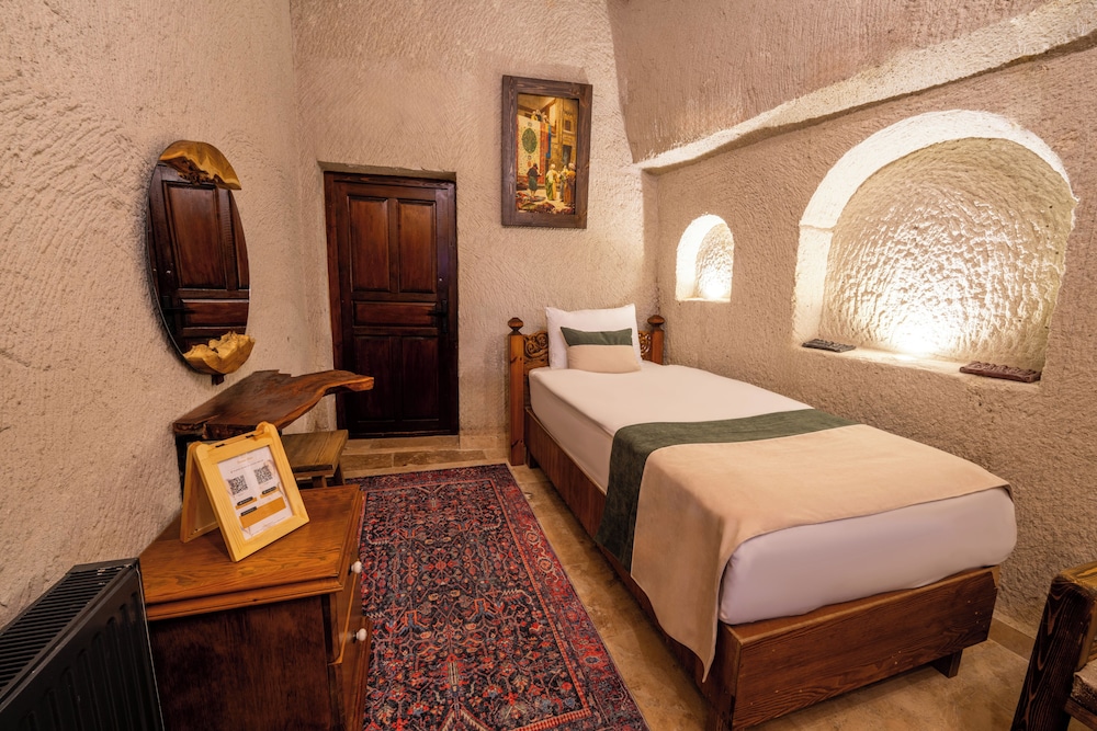 Mysterious Cave Suites 23/50