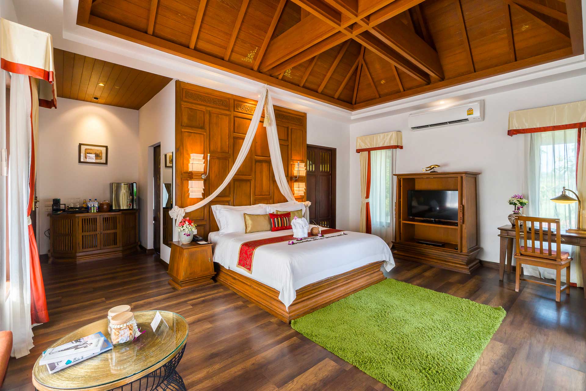 Royal Suites Sea View