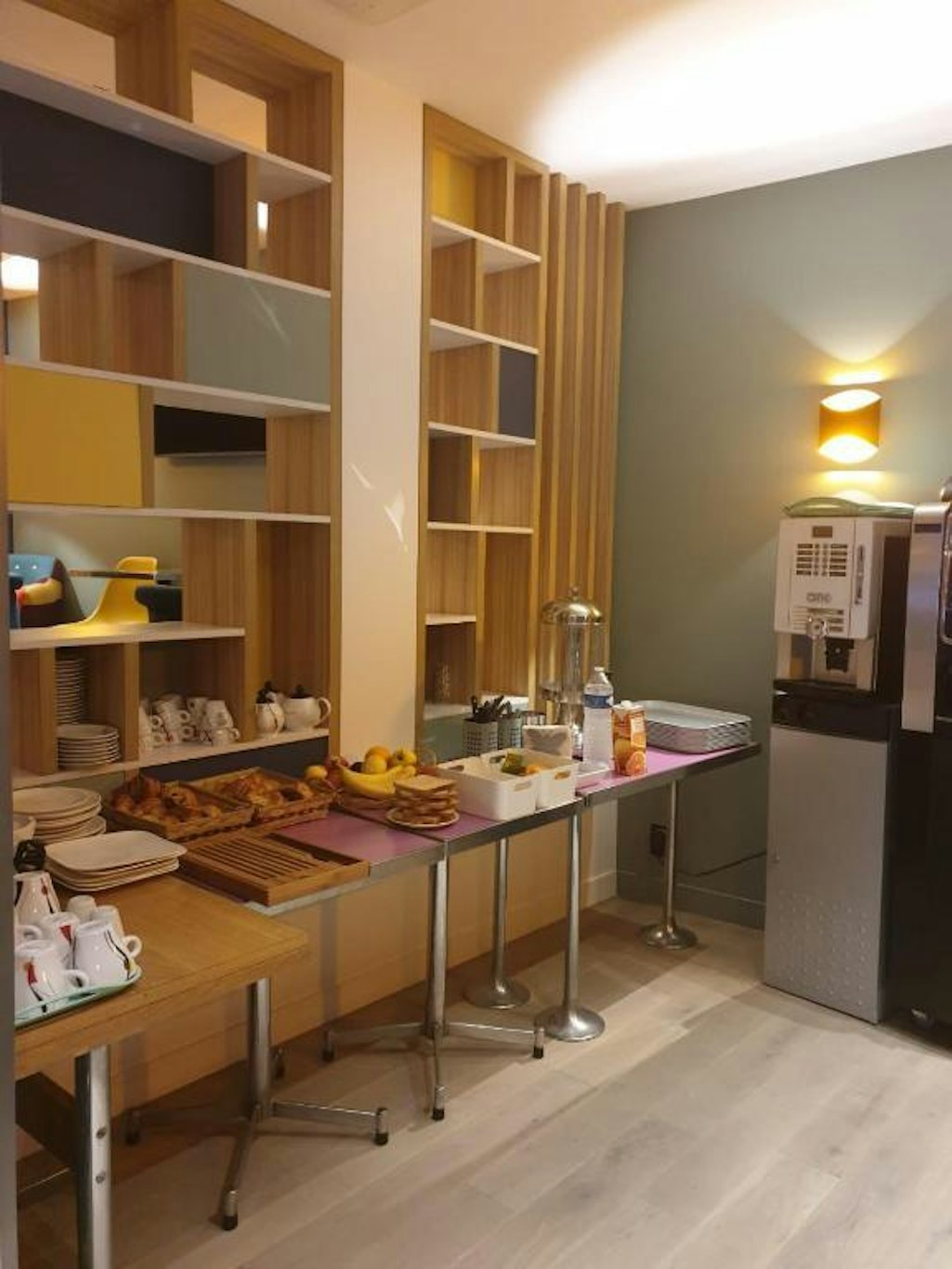 PANAM HOTEL PARIS GAMBETTA (ex Superhotel) 38/50