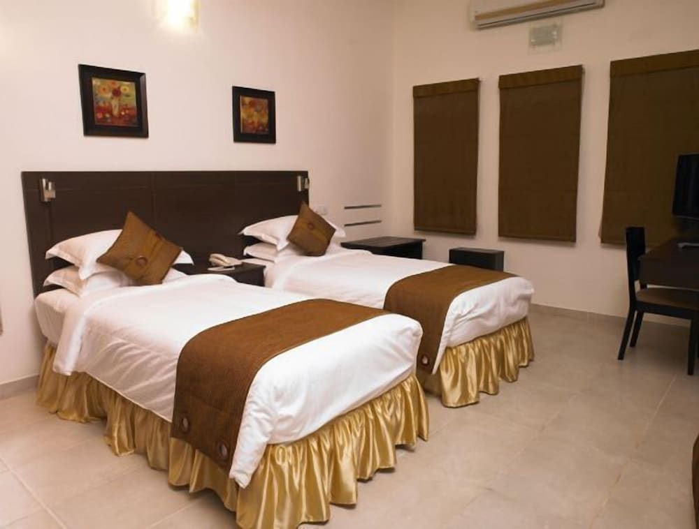 PERFECT HAVEN-EGMORE 10/24