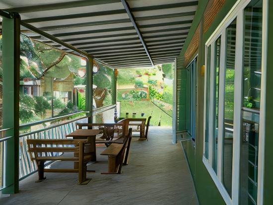 Sunshine Inn Resort 10/16