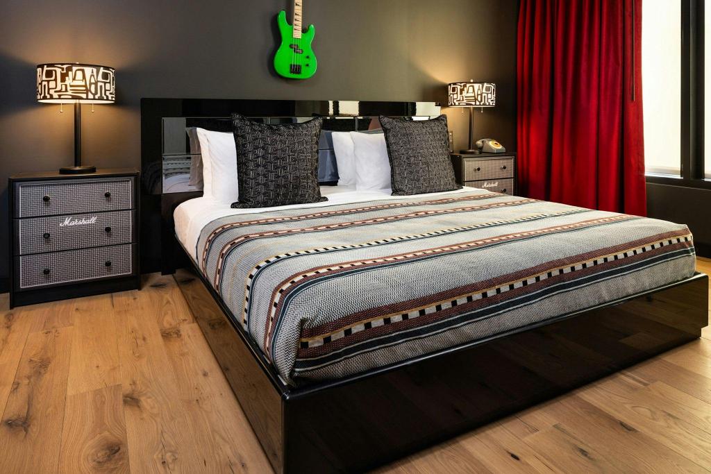 Specialty, Suite, King Bed