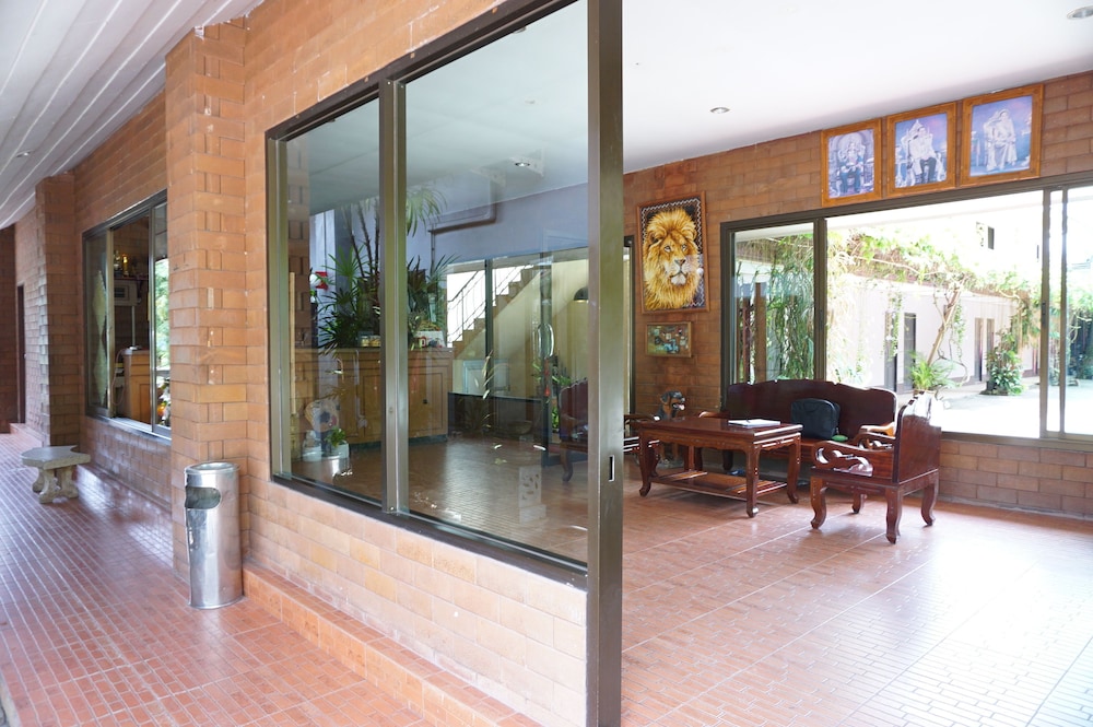 Ploenjai Hotel Ranong 9/48