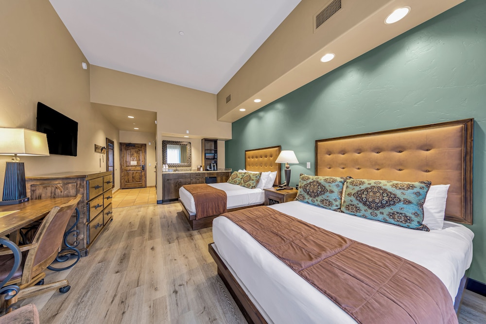 Suite, 2 Queen Beds, Parlor, Sofa, Balcony