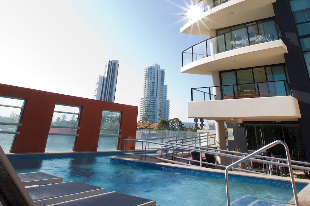Mantra Broadbeach on the Park 8/70