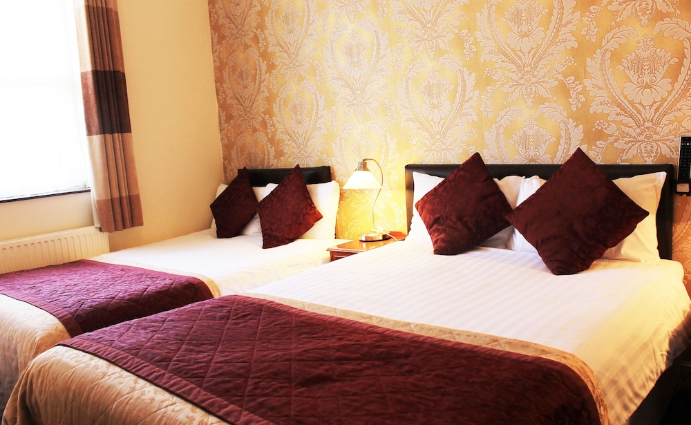 ROOM, TWIN BEDS