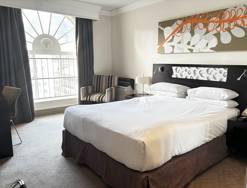 STANDARD, QUEEN BED