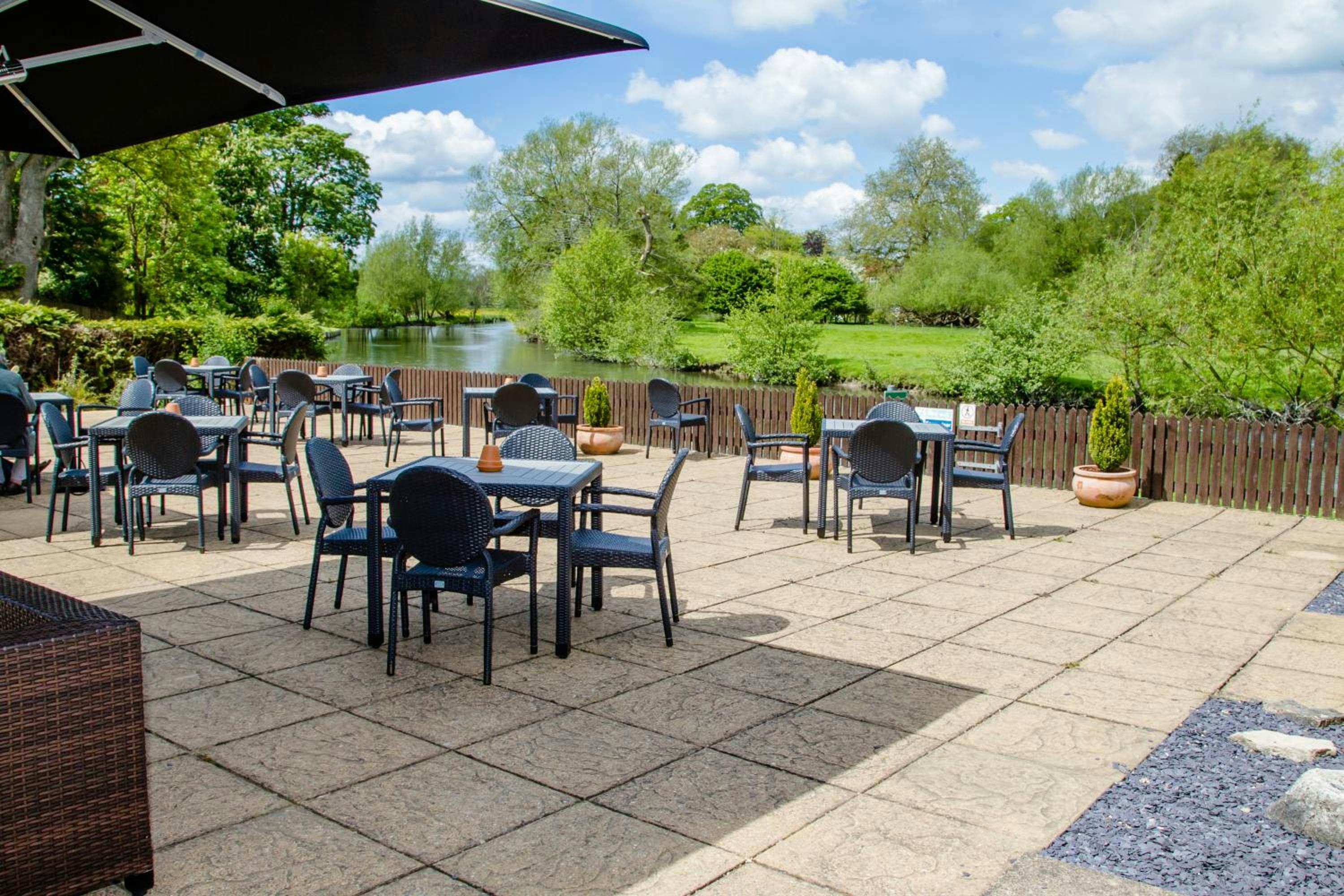 Legacy Rose And Crown Hotel 34/59