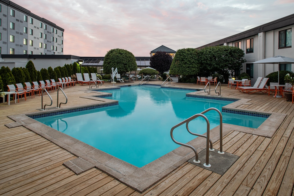 Holiday Inn Hasbrouck Heights Hotel 36/40