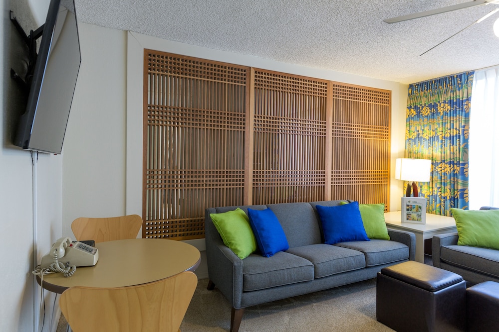 Kuhio Banyan Club 35/59