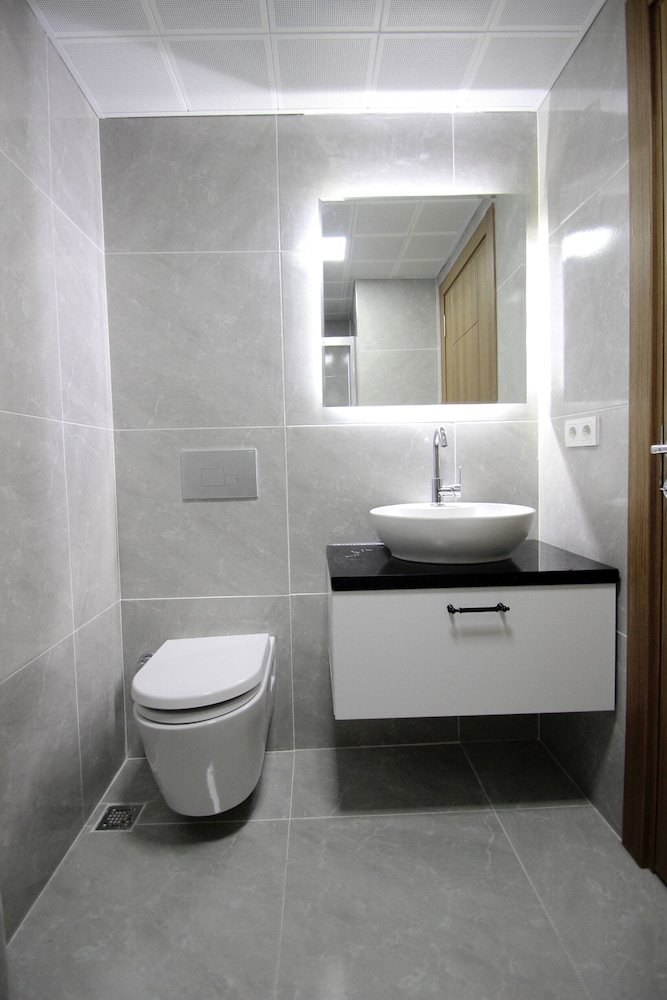 Hira Hotel 56/57