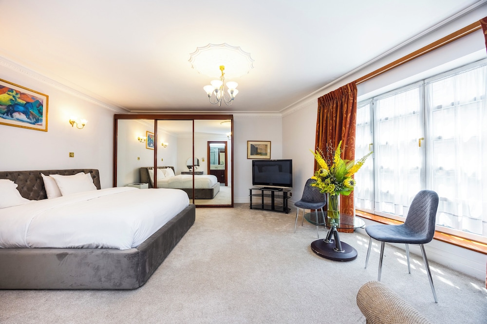 Carlton Court 12/50