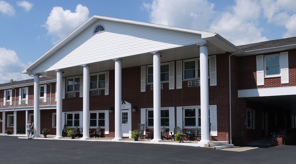The Bicentennial Inn 54/60