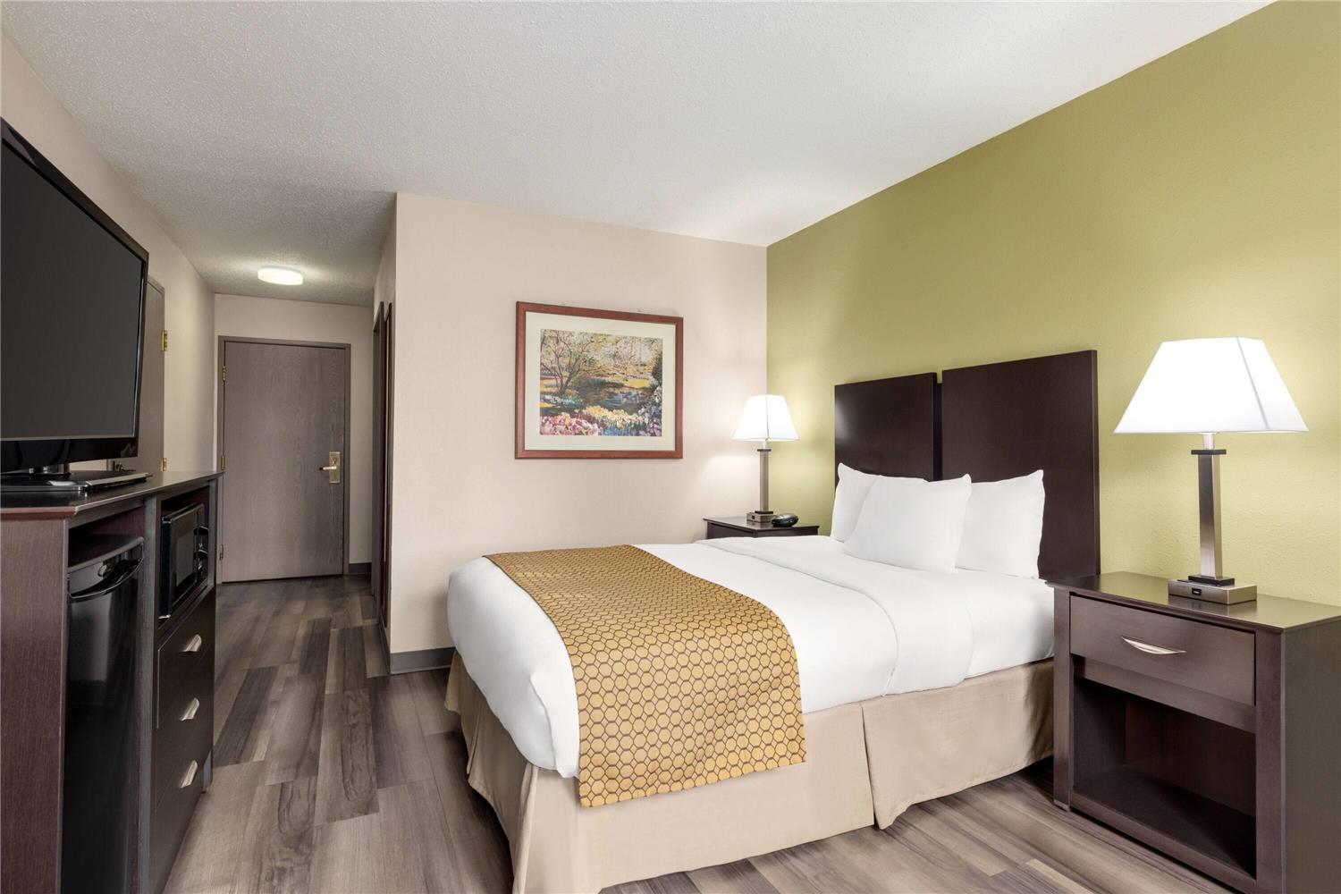Baymont By Wyndham Monroe, MI 10/36