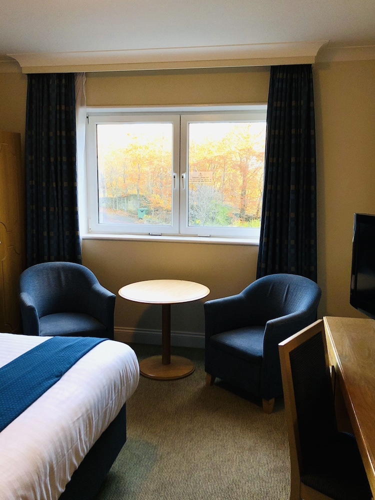 HOLIDAY INN EDINBURGH 28/80