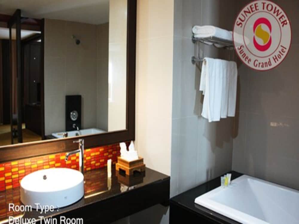 Sunee Grand Hotel And Convention Center 37/41