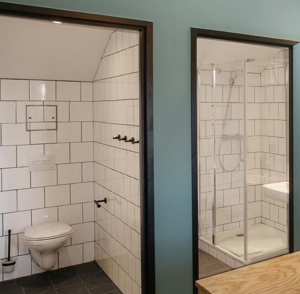 PRIVATE, MIXED DORM, EKLO, 6 PEOPLE