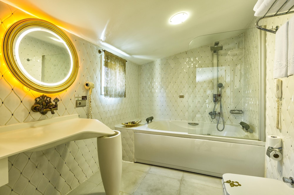 Sultan, Suite, Queen Bed